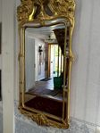 Spegel i fint skick med guldfärgad ram