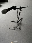 studiomikrofon och mikrofonstativ 