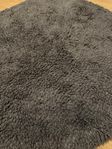 grå matta 
