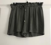 Mörkgröna shorts från Primark 