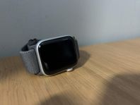 Apple Watch SE  Wi-Fi, 40 mm Nike edition säljes, 32 GB