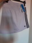 Adidas kjol st.M helt ny 249kr med frakt 