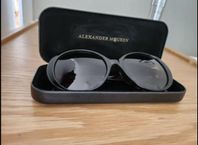 Jättefina Alexander McQueen solglasögon i gott skick sälj
