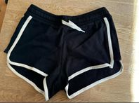 Nya H&M shorts st. 146
