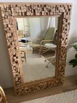 Spegel 80 x 120 med träkuber i olika storlekar 