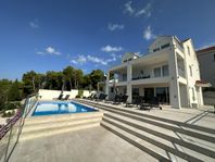 Stor villa med pool i Milna på ön Brač
