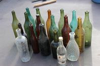 Äldre glasflaskor, typ Kinnekulle