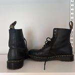 Dr Martens - Svarta - Strl 41