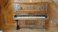 Gammalt piano från 1880 talet 