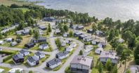 Resort med 350 meter sandstrand och moderna faciliteter 