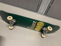 skateboard i väldigt bra skick 