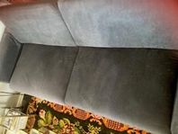 Fin mörkgrå soffa