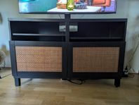 TV-bänk 120 cm med rottingdörrar