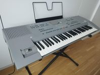 Korg is40 synthesizer 