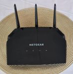 Router Netgear AC2000 Smart WiFi Router R6850