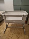 Bedside crib/lekhage från Moweo