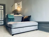  Divan Loveseat