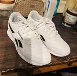 Reebok sneakers tjej strl 39