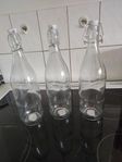3  stora Glasflaskor med Patent kork 