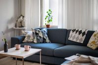 3-sits Sepia soffa från Bolia med matchande fotpall
