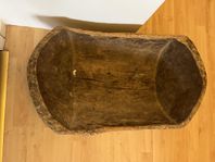 Krubba i trä,  Mkt. häftig, 70x38 cm.