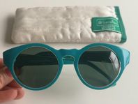 Solglasögon Benetton med fodral