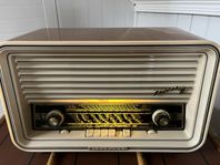 Äldre radioapparat med bluetooth 