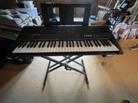 Yamaha Keyboard E453