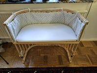 Babybay Original Bedside Crib inkl spjälskydd