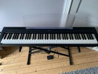 El-piano med stativ