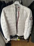 moncler äkta m kvitto 