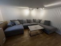 Stor grå U-formad soffa - Mio Town 