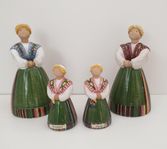 Keramikfigurer - Kvinnor i jämtländska folkdräkter