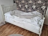 Sängram i metall för 120 cm säng