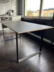 Muuto svart 70/70 matbord