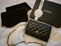 CHANEL - CLASSIC WALLET ON CHAIN