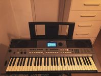 Prisvärd Yamaha PSR E443 - med 755 röster och 200 stilar