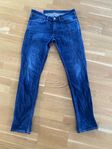 Blåa jeans fr Acne studios strl 33/32 modell Max dark Blue