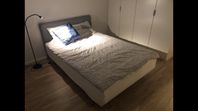 IKEA 140 cm säng med gavel och överdragslakan