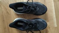 HOKA Clifton 9 Wide