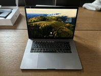 MacBook Pro (15-tum, 2018) i fint skick!
