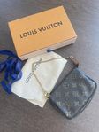Mini Pochette väska Louis Vuitton 