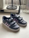 Adidas, sneakers, storlek 26, grå och rosa, i fint skick!