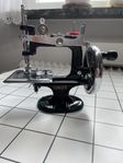 Singer 20 Miniature Toy Sewing Machine