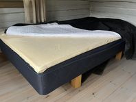 Säng/Resårmadrass med ben 120cm