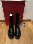 Nya svarta skin  Valentino  Garavani boots+ Kvitto