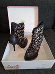 Jeffrey Campbellshoes med nitar, handgjorda, nypris 1500kr