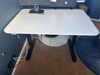 IKEA Bekant höj & sänkbart skrivbord i nyskick