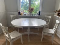 IKEA Ingatorp utdragbart bord och fyra matchande stolar