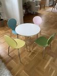 Barnbord och stolar Arne Jacobsen sjuan stil